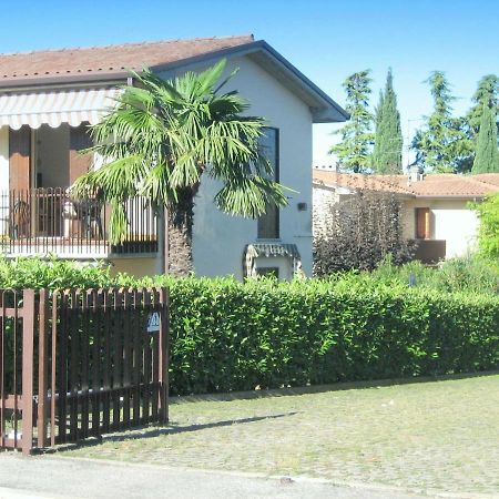 Belvilla By Oyo Enticing Holiday Home With Pool Lazise Ruang foto