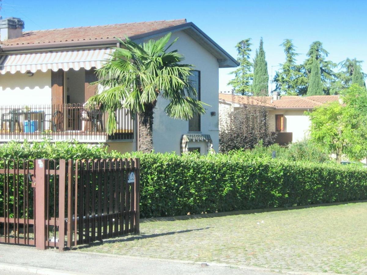 Belvilla By Oyo Enticing Holiday Home With Pool Lazise Ruang foto
