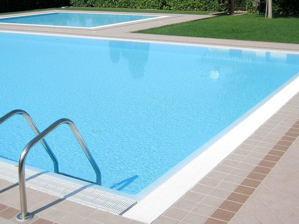 Belvilla By Oyo Enticing Holiday Home With Pool Lazise Bagian luar foto
