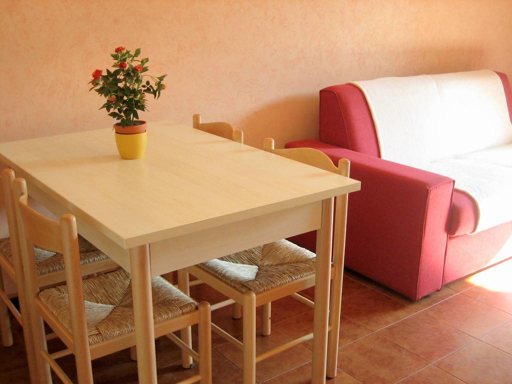 Belvilla By Oyo Enticing Holiday Home With Pool Lazise Bagian luar foto